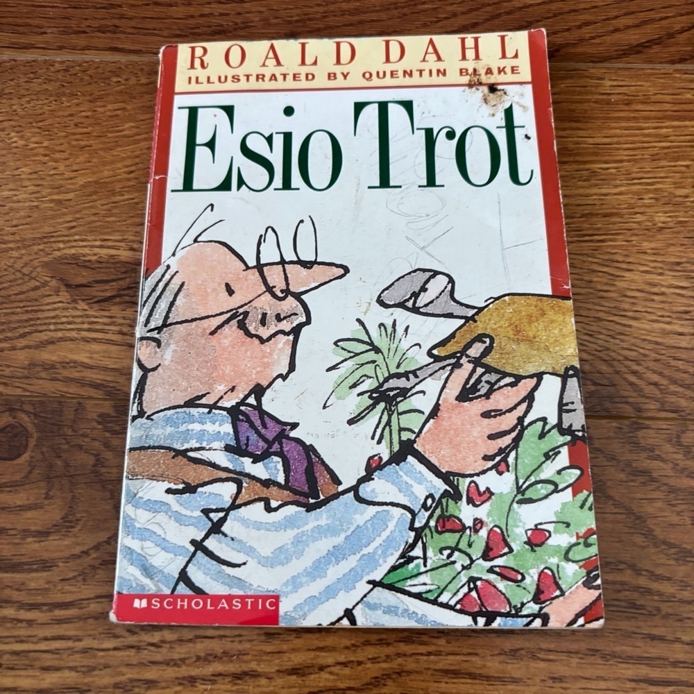 Esio Trot by: Roald Dahl Scholastic Paperback book